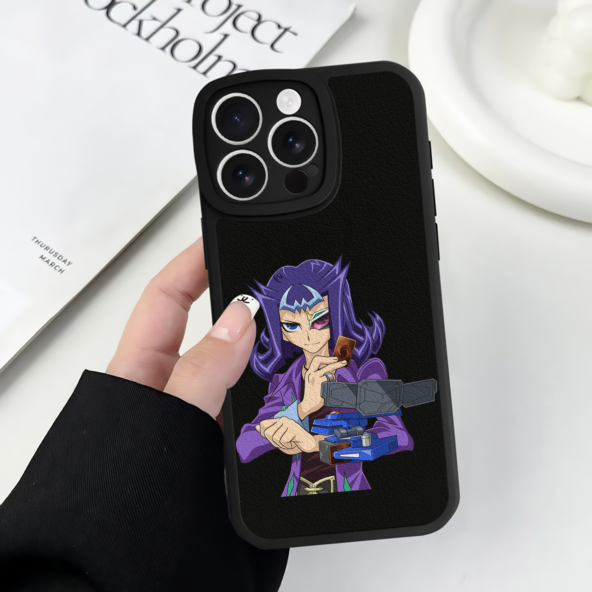 遊☆戯☆王 Yu-Gi-Oh! 【iPhone 16シリーズ対応】シリコンスマホケース（レザー調） 材質：シリコン